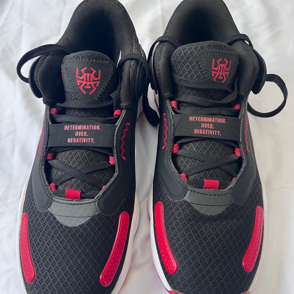 ADIDAS men’s 8.5 Donovan Mitchell #3